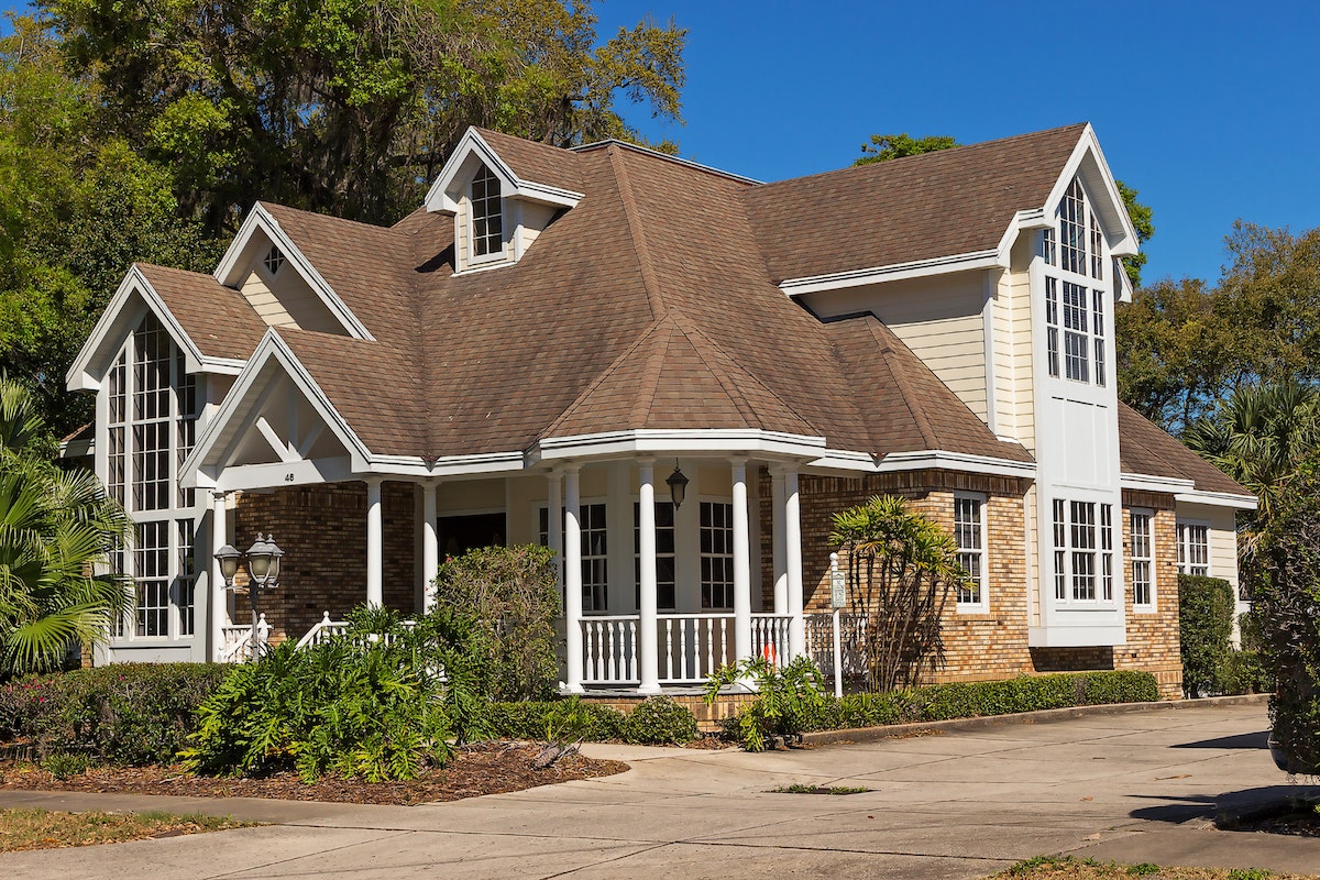10 Signs It’s Time for a Roof Replacement: Protecting Your Home’s Structural Integrity